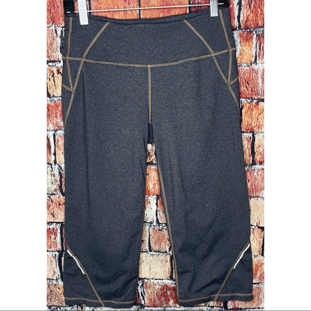 Athleta Power Kick Yoga Capri Small Gray Leggings Coolmax Straight Stretch